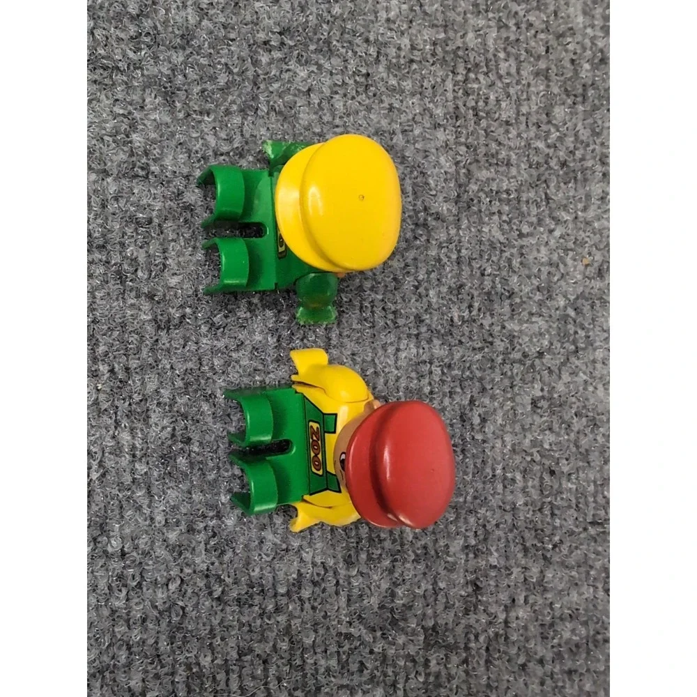 (2) Lego DUPLO Replacement Zoo Employee Figures Green & Yellow 4555‎